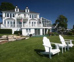 Boothbay Breeze: Your Relaxing Escape in the Harbor Region
