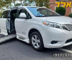2015 TOYOTA SIENNA LE Wheelchair Accessible Mobility | 25k miles  $32,325