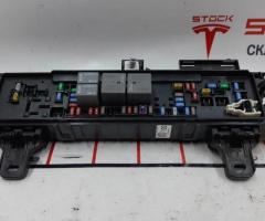 2 Fuse box EFUSE incomplete Tesla model S REST 1094405-00-F