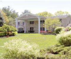 Luxurious Residence for Sale in Dix Hills, NY - Must See!