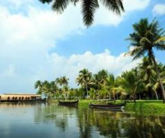 Looking for exclusive Kumarakom tour packages for the perfect backwater experience?