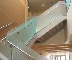 Choose the modern stairs glass railings to gain exclusive sophistication - 1