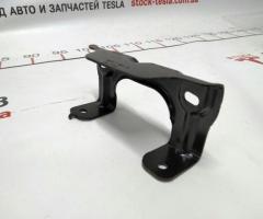 5 Second row frame mounting bracket Tesla model 3 1097222-00-A