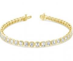 A Diamond Tennis Bracelet in 14k Gold is Fashionable