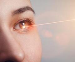 Why is it important to choose an experienced surgeon for LASIK eye surgery in Delhi?