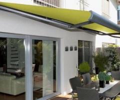 How is a motorised awning different from a manual awning? - 1