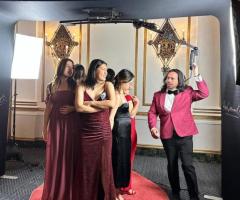 INTERACTIVE TOUCHSCREEN PHOTO BOOTH! WITH JUST A FEW TAPS ON THE SCREEN,