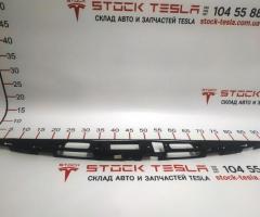 11 Number plate light bracket and chrome. trunk lid linings Tesla model S, model S REST 1011685-01-C