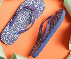 Amp up your off-duty look with our bright & colourful sweat-resistant women's flipflops.