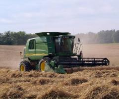 Pioneering Agriculture with the John Deere X9 Series Combine