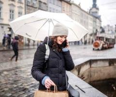 Hands-Free Umbrella Holder for Convenient Rain Protection