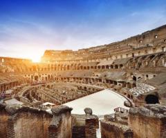 Obtain multi-lingual expert local guides and individual Headsets WI FI with Colosseum Night Tours